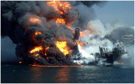 Explosão de um Petroleiro - Poluição Ambiental pela queima de Petróleo