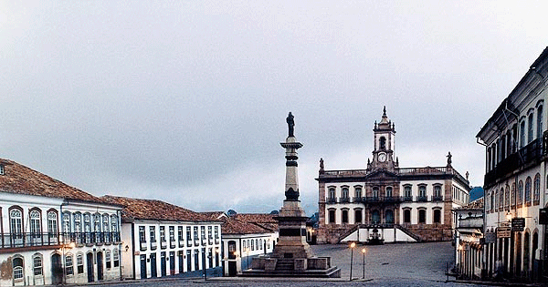 Vila Rica (atual Ouro Preto), antiga capital de Minas Gerais, foi a principal cidade fundada por causa da mineração no século XVIII. Fonte: http//:www.capitaldeminas.com.br 