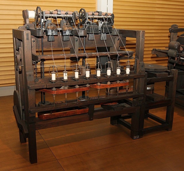Water-frame / Imagem: Photo taken by Morio / Arkwright's Water Frame (replica) / GNU Free Documentation License
