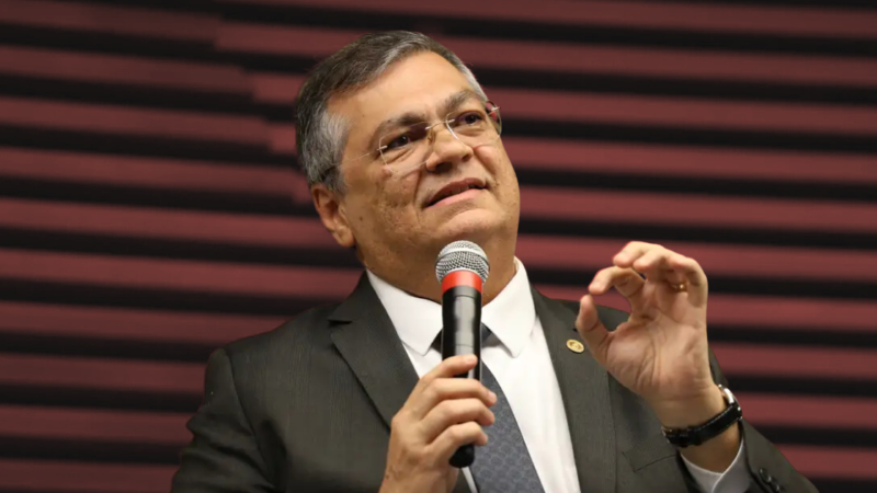 O que impede que leis internacionais tenham aplicação automática no Brasil?