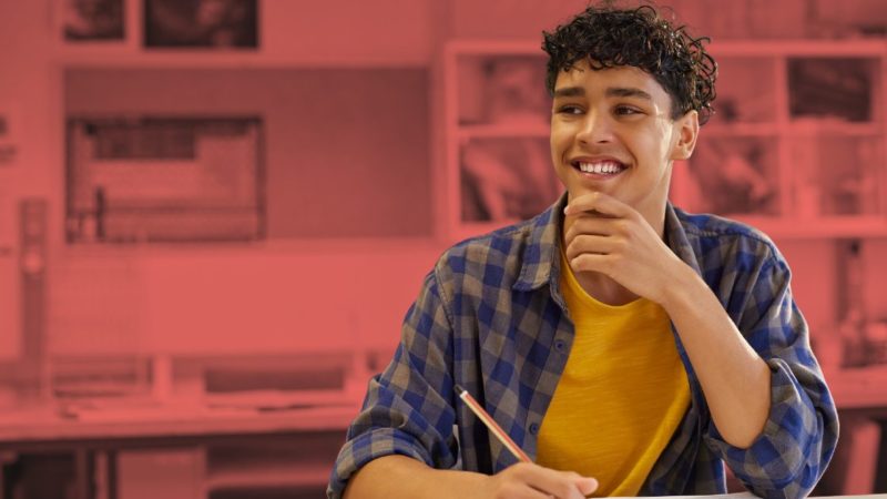 Quantos inscritos faltaram no primeiro dia do Enem 2025?