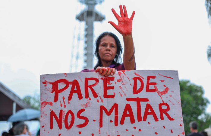 Violência de gênero: o que é, leis, feminicídio e repertório para o Enem