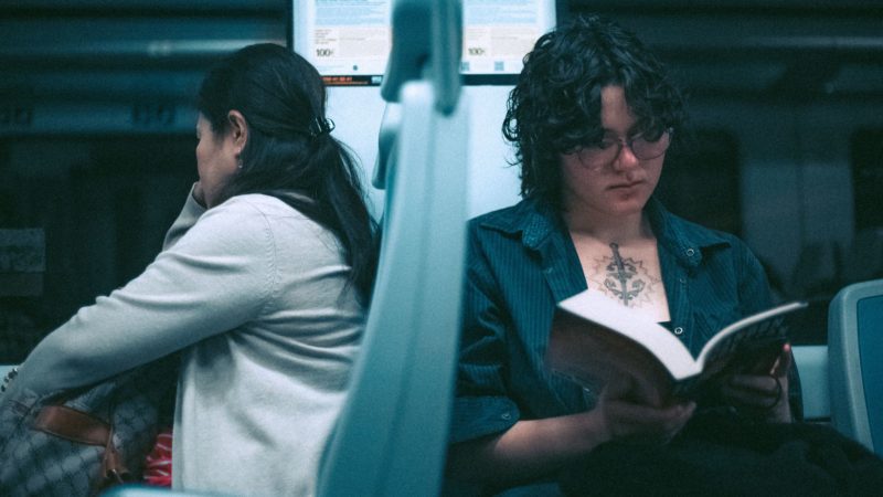 Como estudar no transporte público: veja dicas